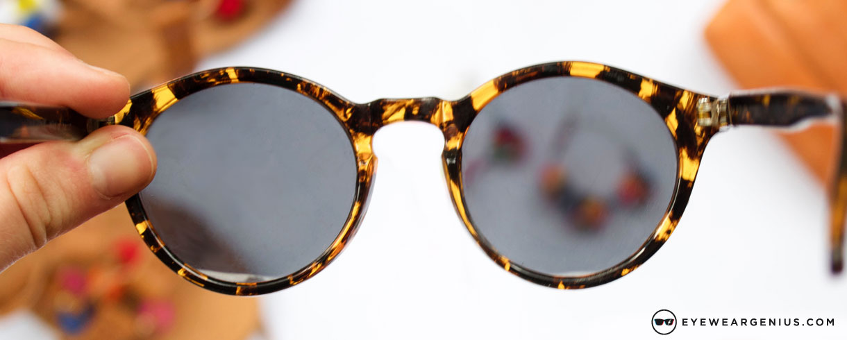 Tom Audreath mock skæg Acetate Glasses vs Plastic Glasses - Ultimate Guide 2021 - Eyewear Genius